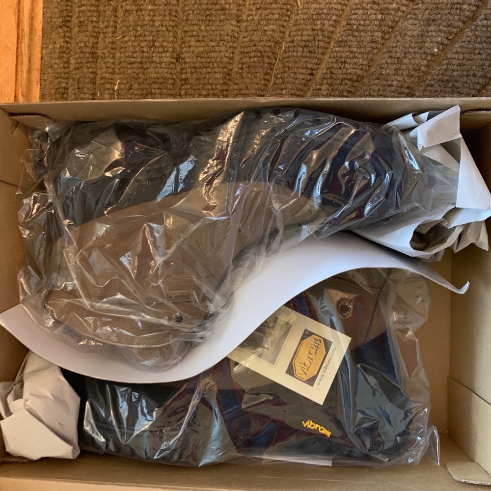 NEW IN BOX Ugg Sequoia Boots/Shoes Taupe Size 7